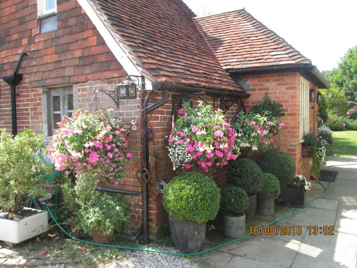 Clayton Wickham Farmhouse Bed and Breakfast Hurstpierpoint Εξωτερικό φωτογραφία